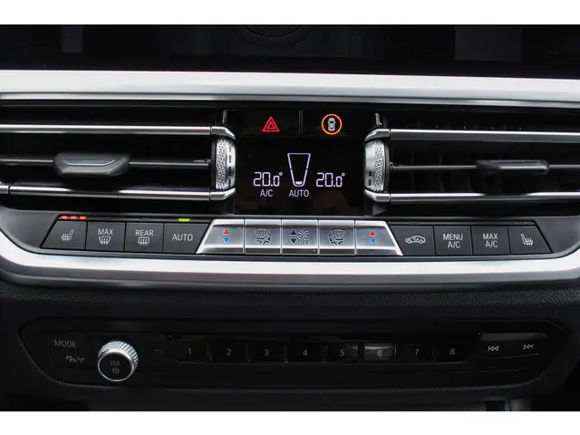 BMW 3 Serie 330i High Executive Edition 2019 Benzine 26