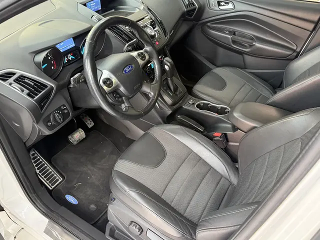 Ford Kuga 1.6 Titanium Plus 4WD, 183Pk, 2015, 2015 Benzine 6