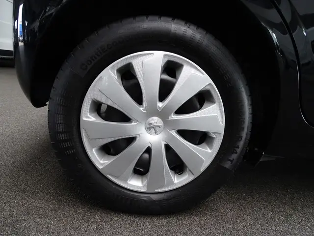Peugeot 108 1.0 e-VTi Active 2018 Benzine 24