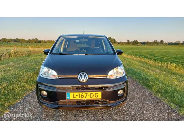 Volkswagen up! 1.0 BMT high up! 2017 Benzine 8