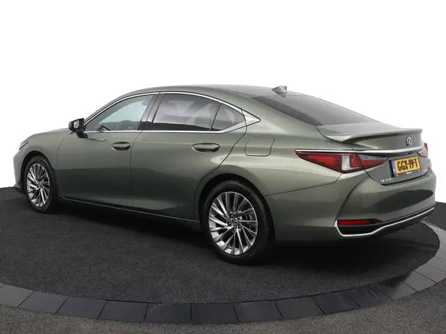 Lexus ES 300h Executive Line 2024 Hybride Benzine 12