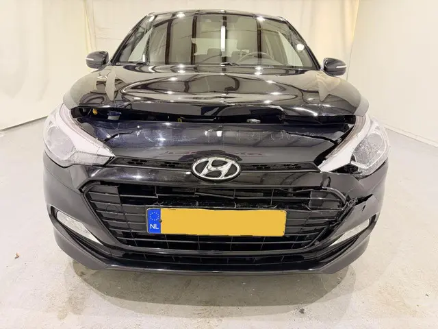 Hyundai i20 I-20 1.2 Premium Passion Navi 2018 Benzine 2