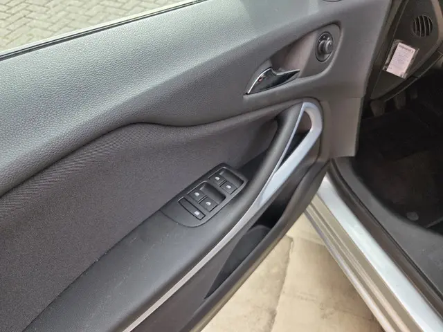 Opel Zafira Tourer 1.4 Edition 7 persoons 2015 Benzine 13