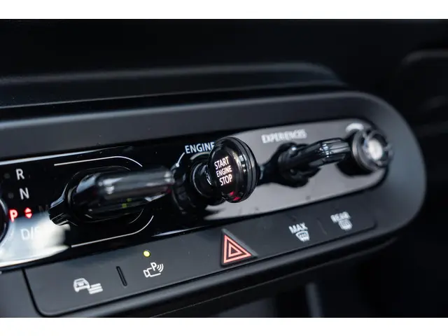 MINI 3-Deurs Cooper C 2024 Benzine 23