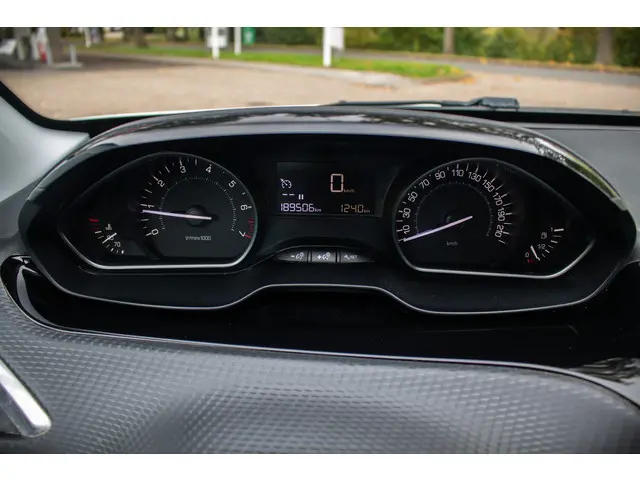 Peugeot 2008 1.2 PureTech Active 2019 Benzine 11