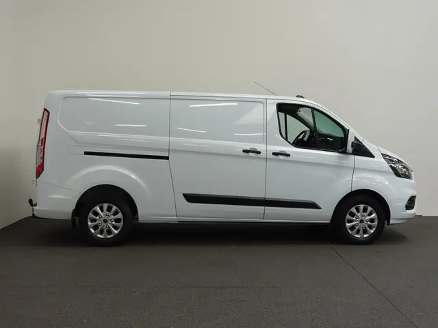 Ford Transit Custom 300 L2H1 Trend 2023 Diesel 43