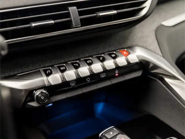 Peugeot 3008 1.2 PureTech Allure Sport 2018 Benzine 9