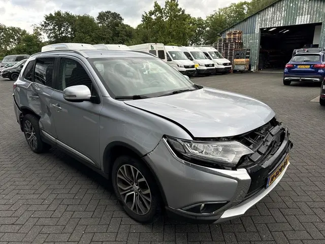 Mitsubishi Outlander 2.0 Connect Pro 2017 Benzine 8
