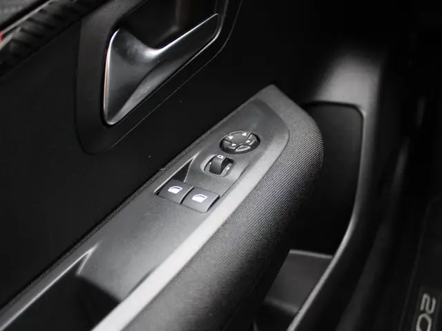 Peugeot 208 1.2 PureTech Active 2022 Benzine 22