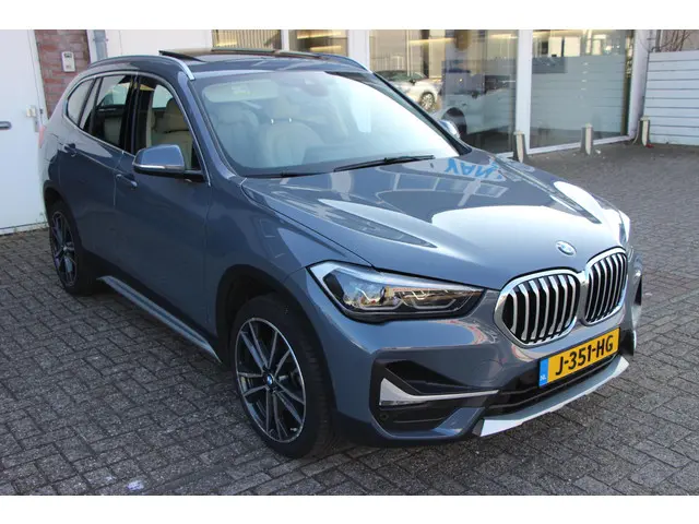 BMW X1 sDrive20i High Executive 2020 Benzine 24