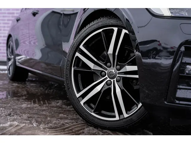 Volvo V60 B4 Geartronic R-Design 2020 Benzine 4