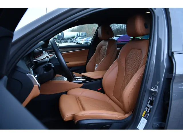 BMW 5 Serie 545e xDrive M-Sport 2022 Hybride Benzine 4