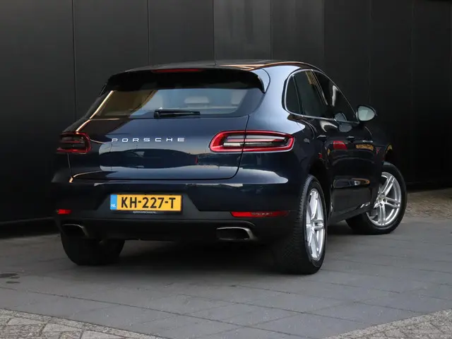 Porsche Macan 3