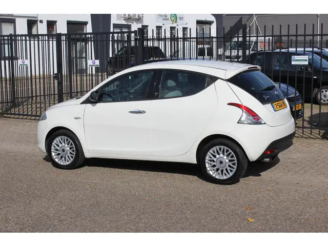 Lancia Ypsilon 2