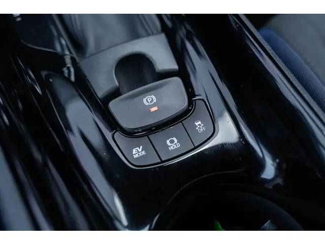 Toyota C-HR 2.0 Hybrid Bi-Tone 2020 Hybride Benzine 34