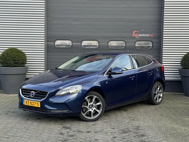 Volvo V40 Cross Country 2.0 D3 Momentum 2015 Diesel