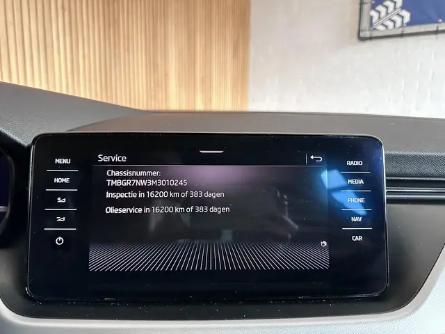 Škoda Kamiq 1.0 TSI Sport Business 2020 Benzine 14