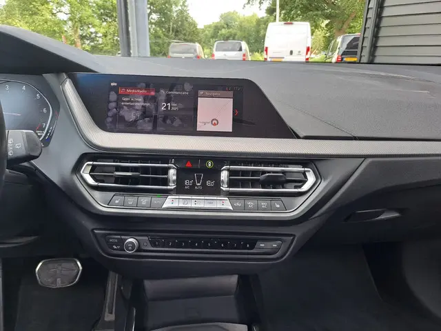 BMW 1 Serie 118i High Executive 2019 Benzine 13