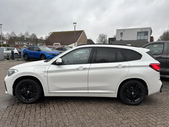 BMW X1 xDrive25e M Sport 2021 Hybride Benzine 4