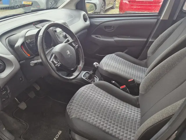 Peugeot 108 1.0 e-VTi Active 2021 Benzine 4