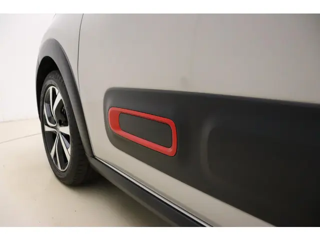 Citroën C3 1.2 PureTech Shine 2021 Benzine 18