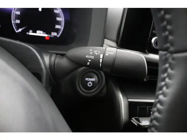 Toyota C-HR 1.8 Hybrid 140 Dynamic 2024 Hybride Benzine 32