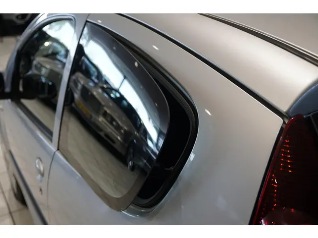 Peugeot 107 1.0 2013 Benzine 16