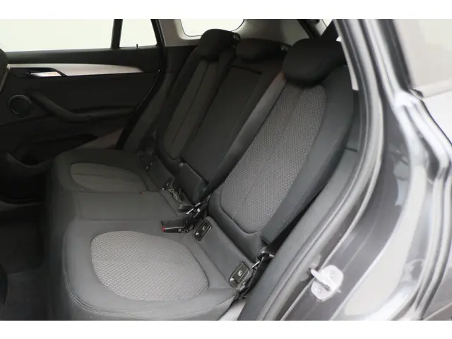 BMW X1 xDrive25e Executive 2021 Hybride Benzine 12