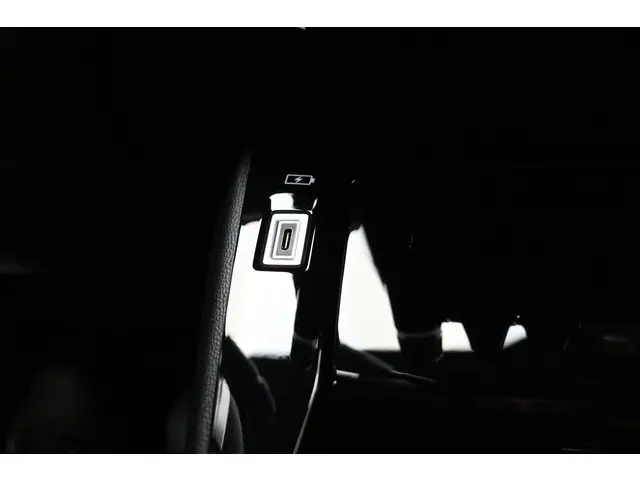 Peugeot 2008 1.2 Hybrid 136 Allure 2024 Hybride Benzine 29