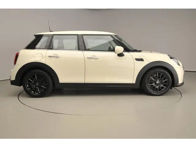 MINI 5-Deurs One 2021 Benzine 4