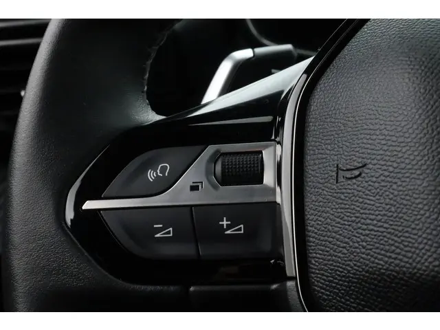 Peugeot 2008 1.2 PureTech 130 Allure 2024 Benzine 8