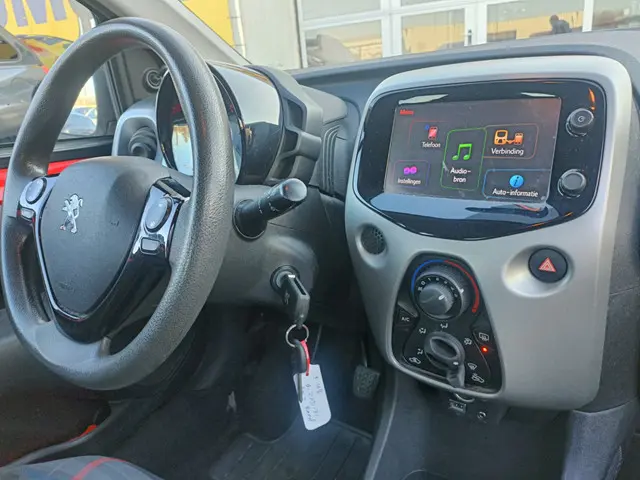 Peugeot 108 1.0 GROOT SCHERM BLUETH/NAP/AIRCO 2014 Benzine 17