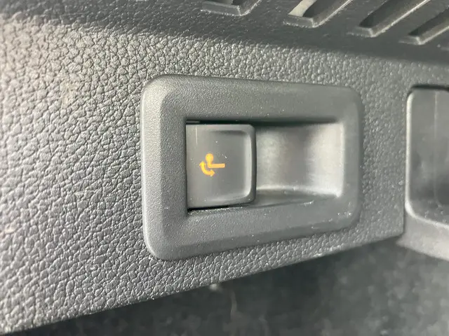 Škoda Kamiq 1.0 TSI Sport Business 2021 Benzine 16