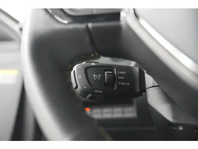 Peugeot 208 PureTech 100 GT 2023 Benzine 37