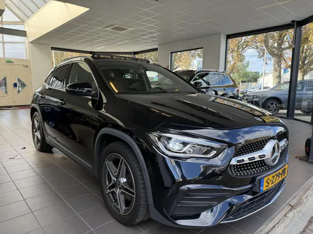 Mercedes-Benz GLA 250 4MATIC AMG Line 2021 Benzine 6