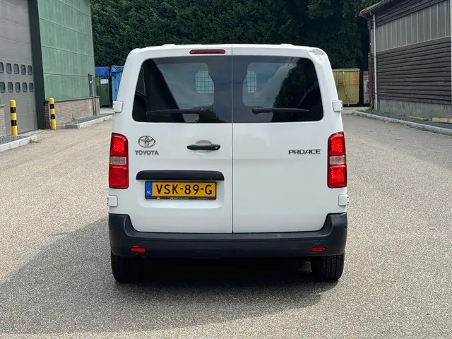 Toyota ProAce Worker 1.6 D-4D Navigator L2 2019 Diesel 3