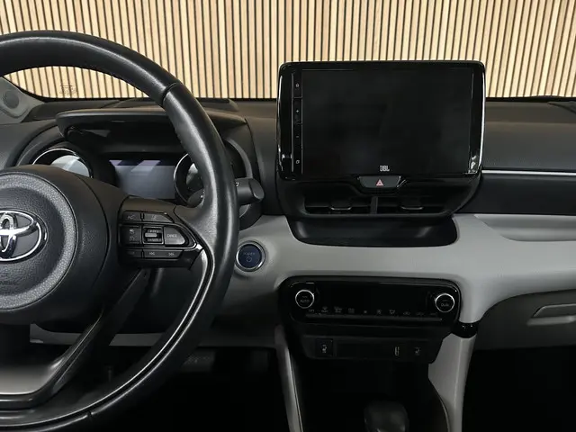 Toyota Yaris 1.5 Hybrid Executive 2023 Hybride Benzine 12