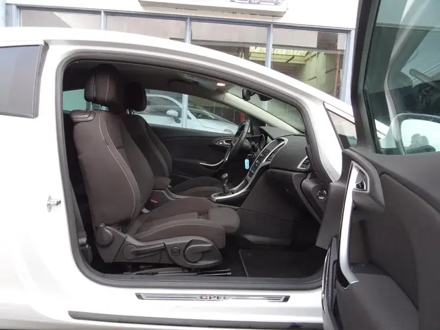 Opel Astra GTC 1.4 Turbo Sport 2012 Benzine 8