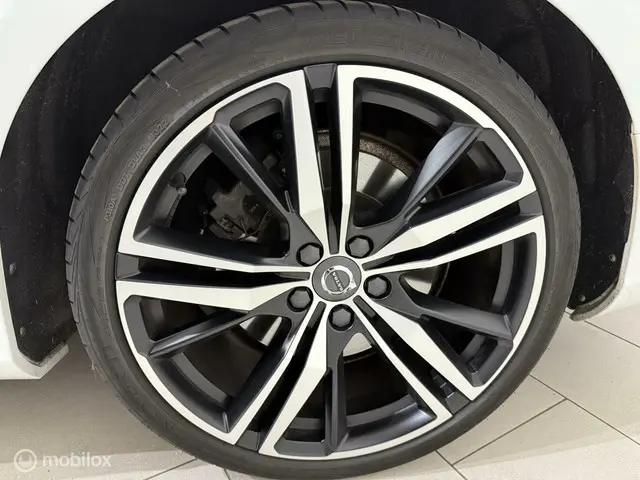 Volvo V60 2.0 T5 R-Design Car-Play 2019 Benzine 26