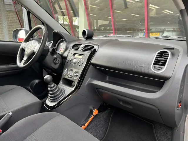 Suzuki Splash 1.2 Exclusive EASSS 2015 Benzine 28