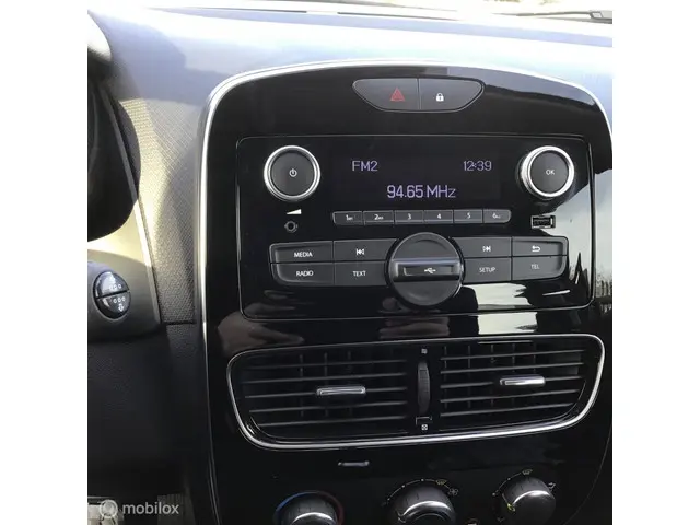 Renault Clio Estate 0.9 TCe Limited 2019 Benzine 21