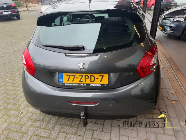 Peugeot 208 1.2 VTi Envy / apk 12-2026 2013 Benzine 16