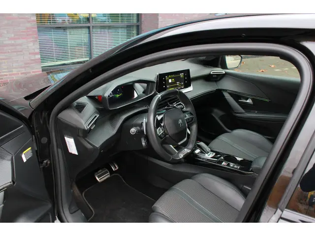 Peugeot 208 1.2 PureTech GT-Line 2020 Benzine 11