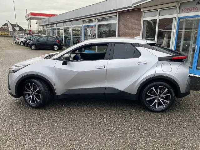 Toyota C-HR 1.8 Hybrid First Edition 2024 Hybride Benzine 3