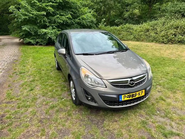 Opel Corsa 1.2-16V Anniversary Edition 2012 Benzine 2