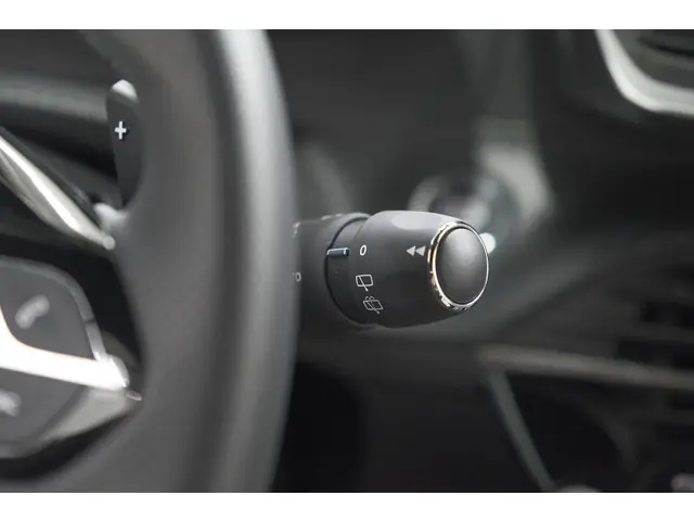Peugeot 208 Hybrid 136 e-DCS6 GT 2024 Hybride Benzine 40