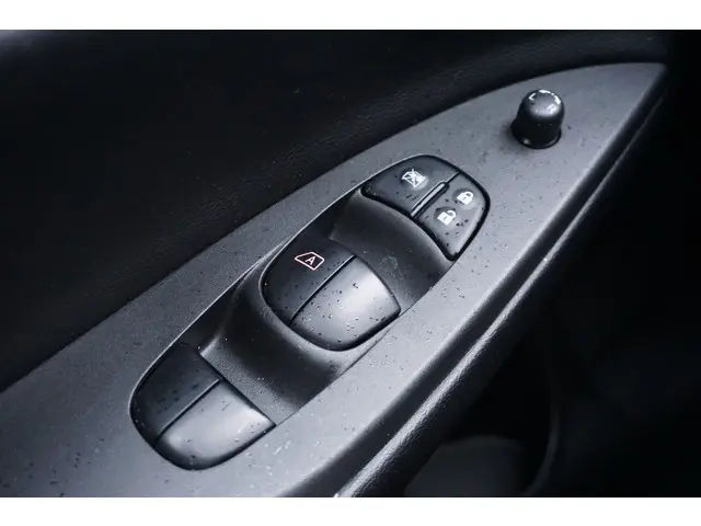 Nissan Pulsar 1.2 DIG-T Connect Edition 2015 Benzine 18