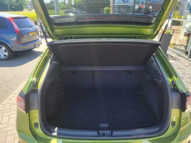 Volkswagen Taigo 1.0 TSI Life Business 2023 Benzine 8