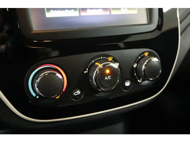 Renault Captur 1.2 TCe Limited Automaat! 2018 Benzine 24