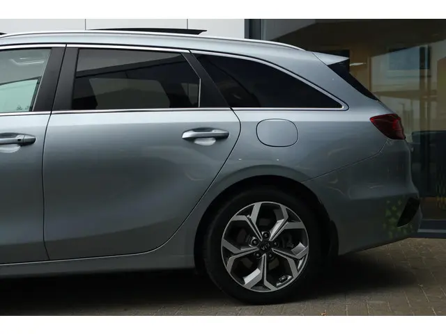 Kia cee'd 1.6 GDI PHEV DynamicLine 2020 Hybride Benzine 4